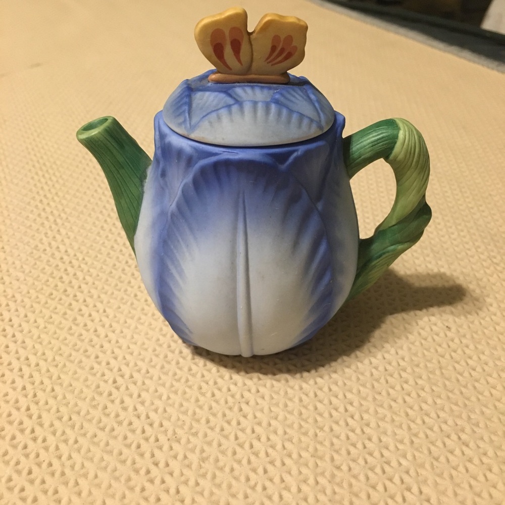 Avon Collectibles Garden Tea Pot Blue Tulip